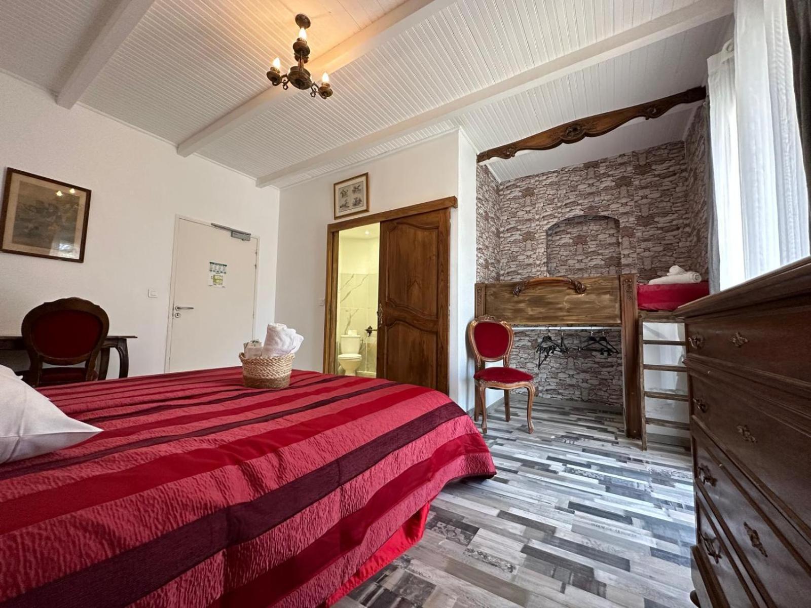 L'Hotel Du Bastier Ginasservis Esterno foto